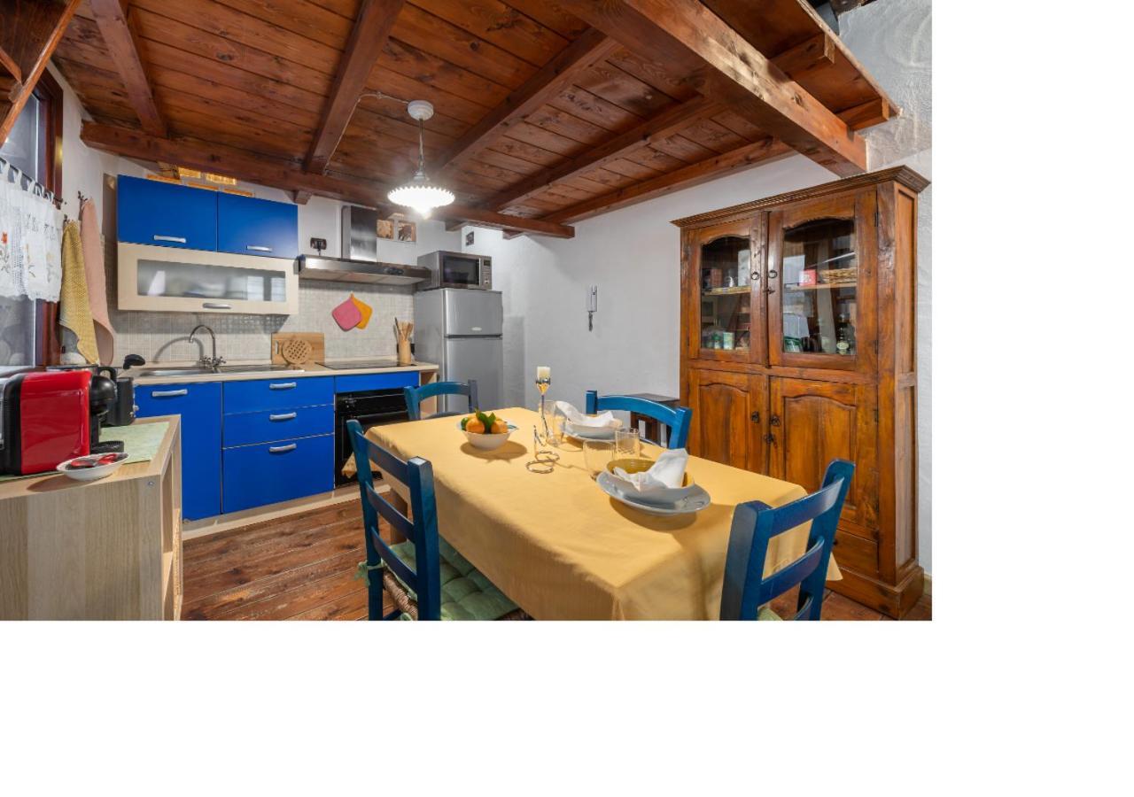Oldtown Romantic Apartment Кальяри Экстерьер фото