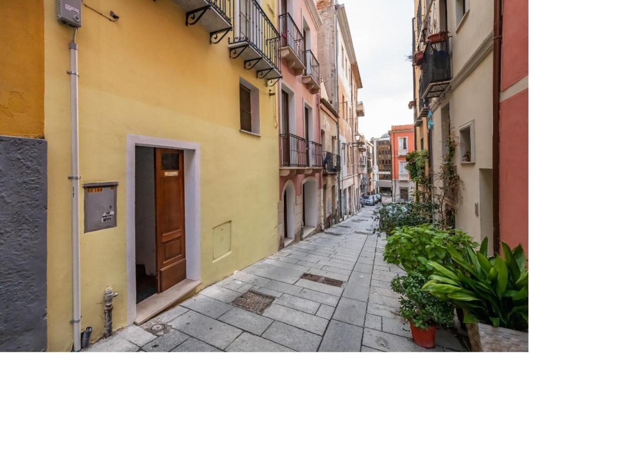 Oldtown Romantic Apartment Кальяри Экстерьер фото